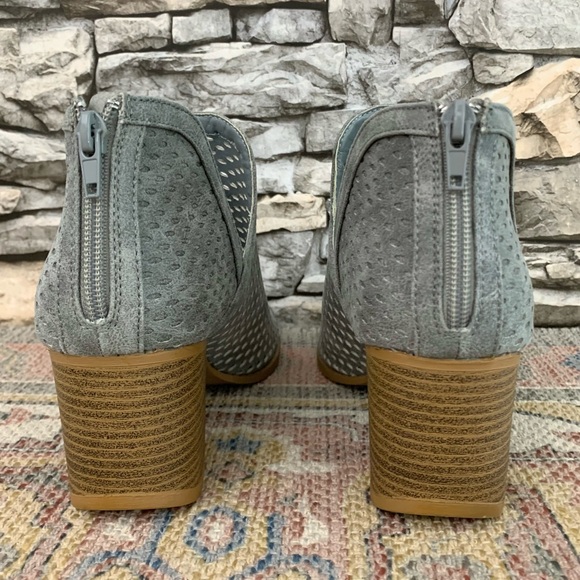 #9 Qupid Perforated Gray Steel Cut Peep Toe Distressed Booties Heels Shoes 9 Box - Picture 6 of 9